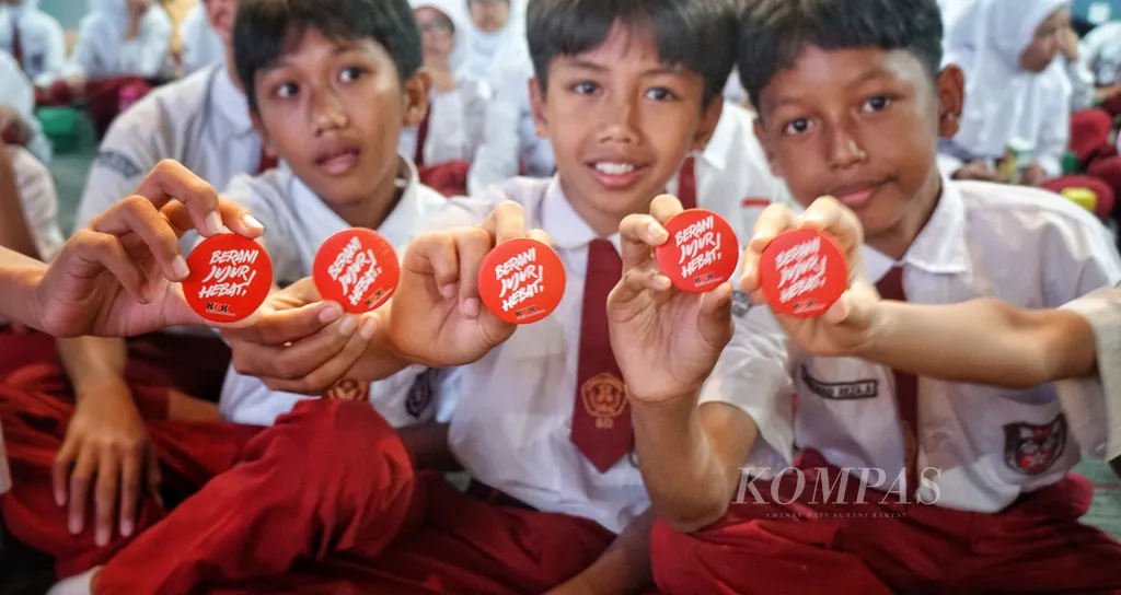 Desentralisasi Pendidikan: Tantangan Menuju 2045
