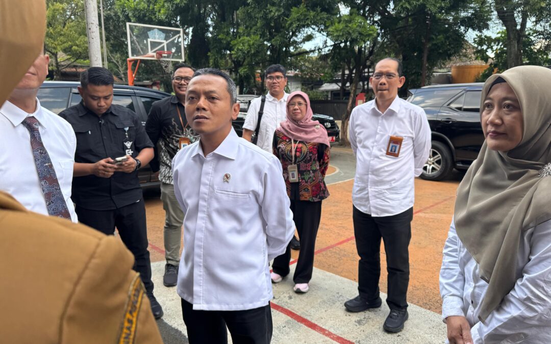 Kepala BBPMP Jabar Dampingi Wamendikdasmen Tinjau Pelaksanaan SPMB di Kota Bandung